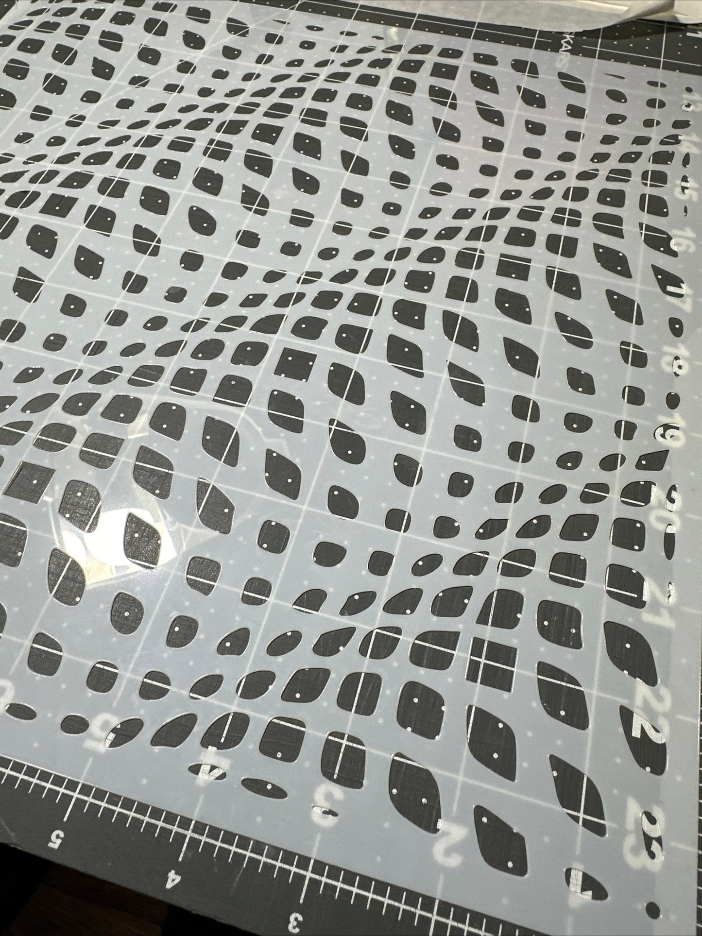 3D Snake Skin Roll Geometric 12” AIRBRUSH Paint STENCIL Mylar Reuseable