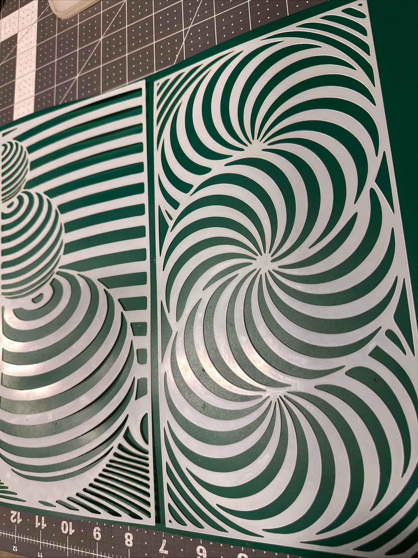 2pc 3D Illusion Balls Swirls AIRBRUSH Paint STENCIL Reusable