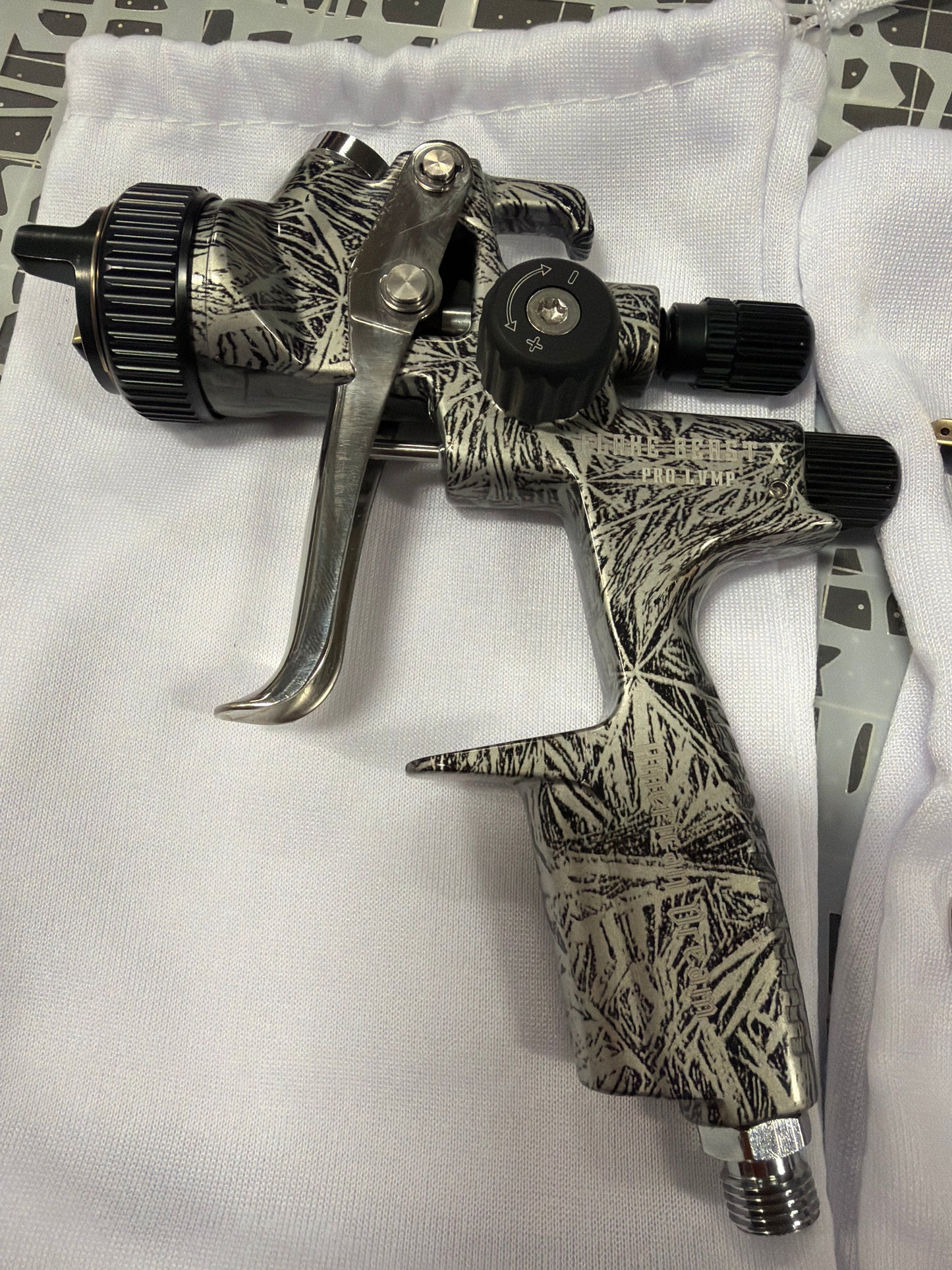 FLAKE BEAST 2.5mm LVMP PAINT GUN SPRAYER for FLAKES, SUPER HIGH BUILD PRIMER, POLYESTER FILLER